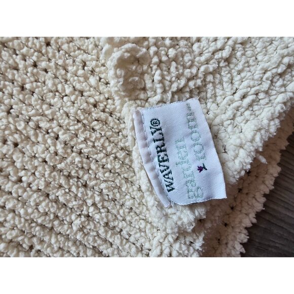 Waverly Ivory Knitted Blanket With Ruffle Edges 54x64 - Picture 3 of 3